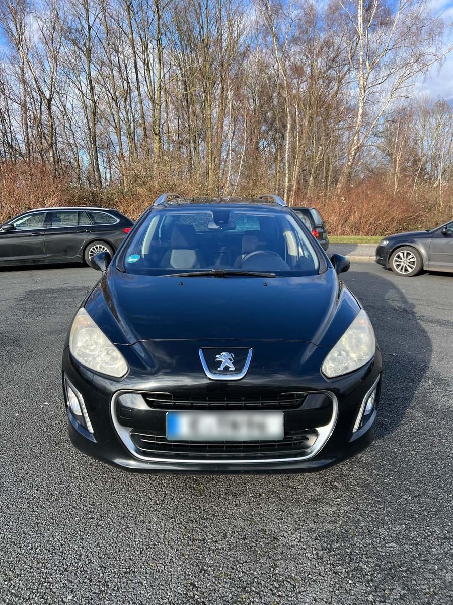 Peugeot 308 2011 — вигляд ззаду