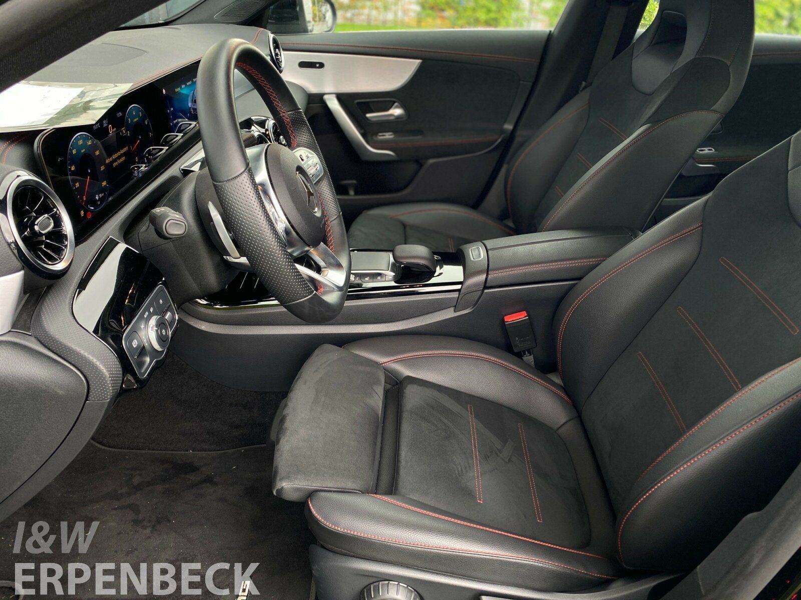 Fahrzeugabbildung Mercedes-Benz CLA 200 SB AMG Distr AHK Kamera EasyPack EDW LED