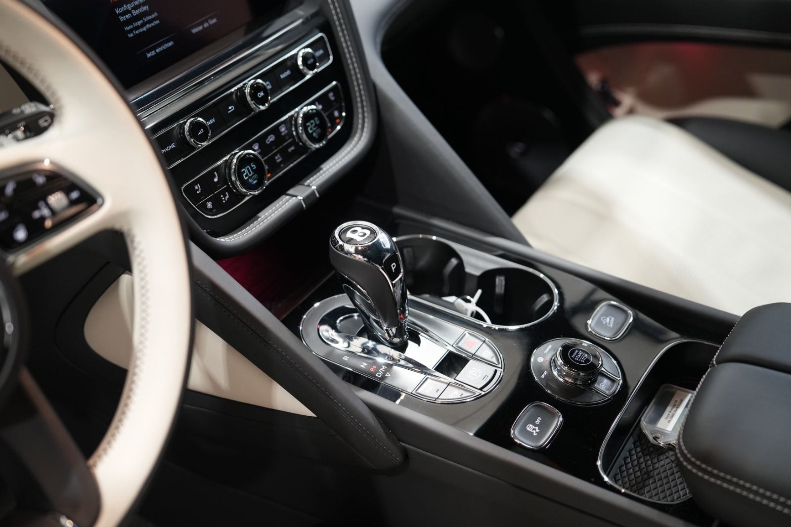 Fahrzeugabbildung Bentley Bentayga * Azure V8 * VOLL