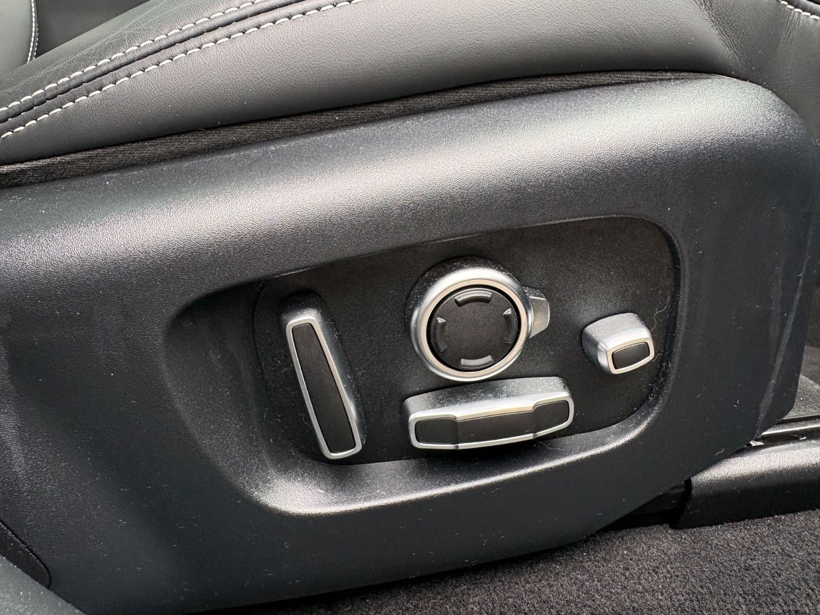 Foto 14 von LAND ROVER Range Rover Velar