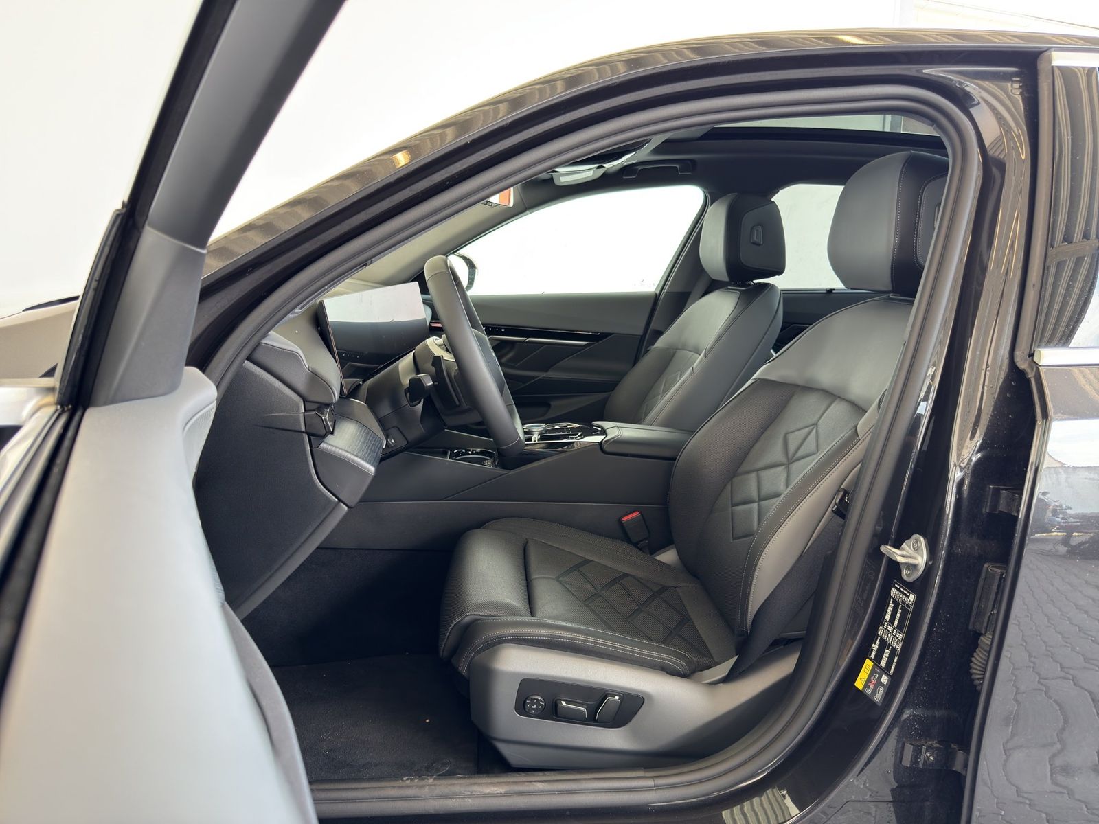 BMW 530e xDrive Lim. LiveCock.LED.Komfsz.ParkAss.P foto 8