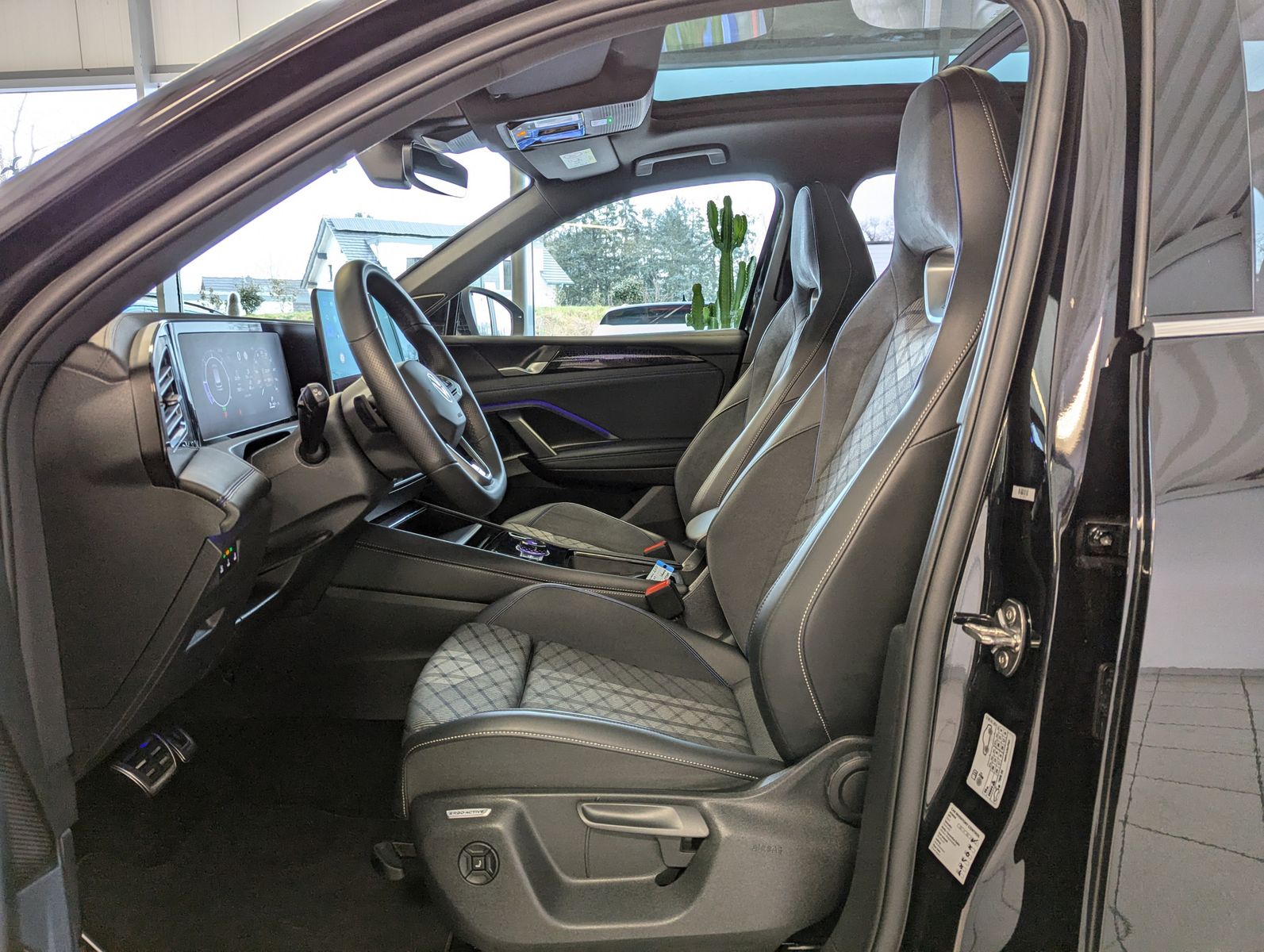 VW Tiguan 2.0TDI R-Line 4M Pano H/K AHK Matrix 20" - Image 12