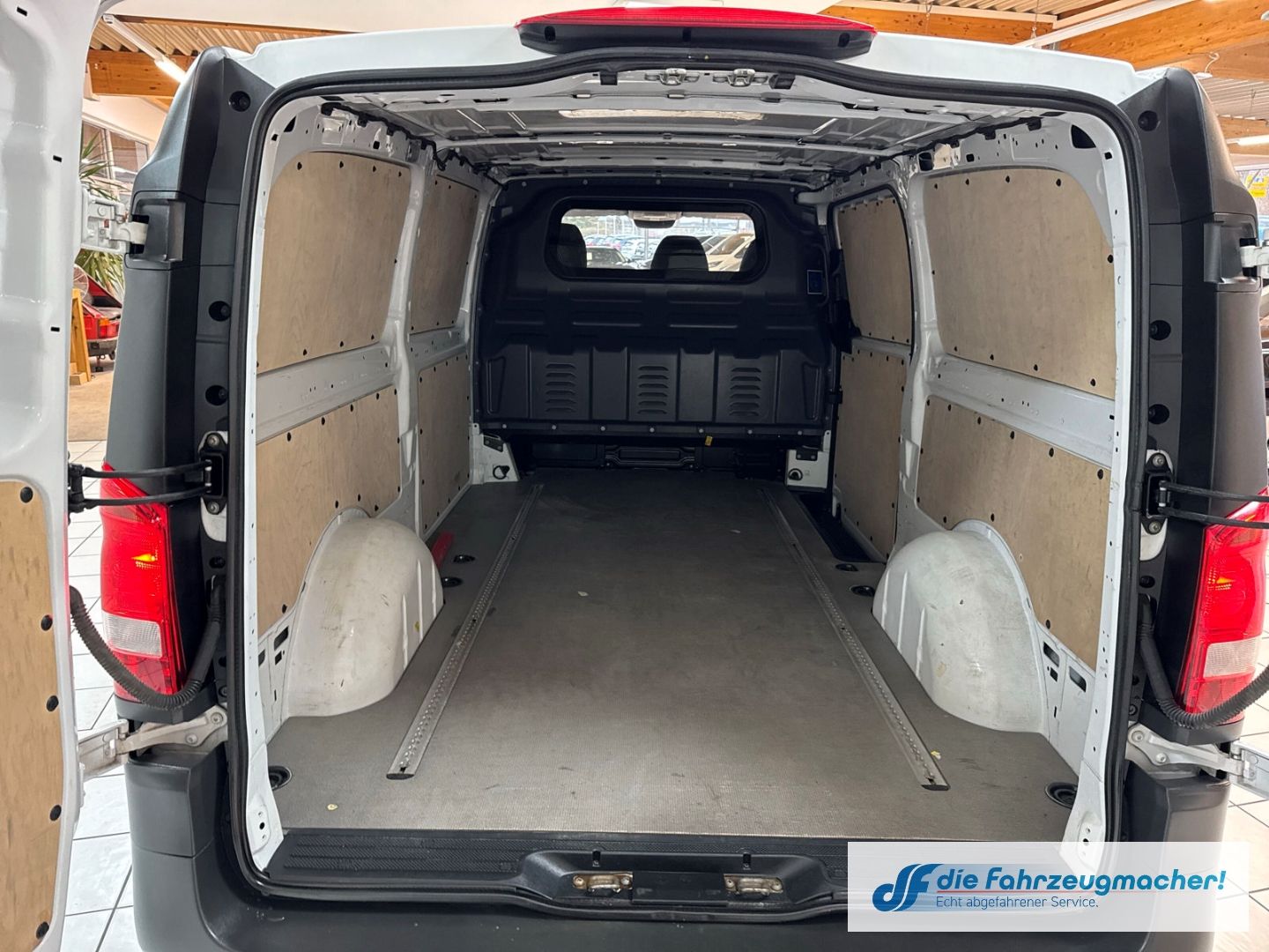 Fahrzeugabbildung Mercedes-Benz Vito Kasten 116 CDI RWD extralang Navi DAB SHZ