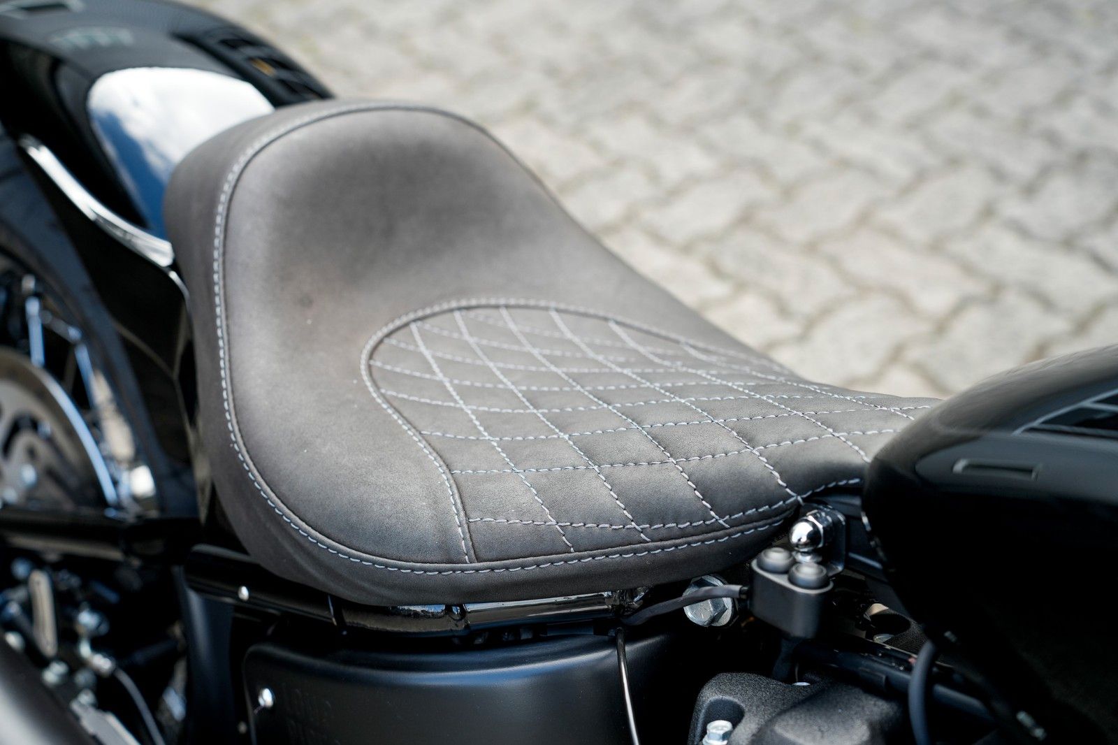 Fahrzeugabbildung Harley-Davidson SOFTAIL STREET BOB CLUBSTYLE J&H Ape - Airride