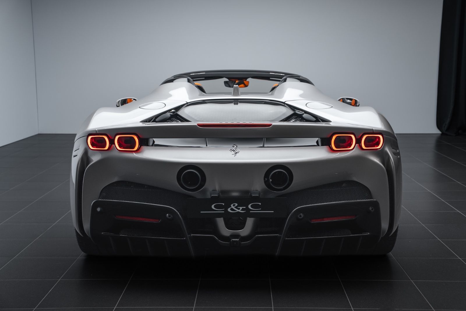 Fahrzeugabbildung Ferrari SF90 Spider FULL CARBON/LIFT/PAINTED SHIELDS