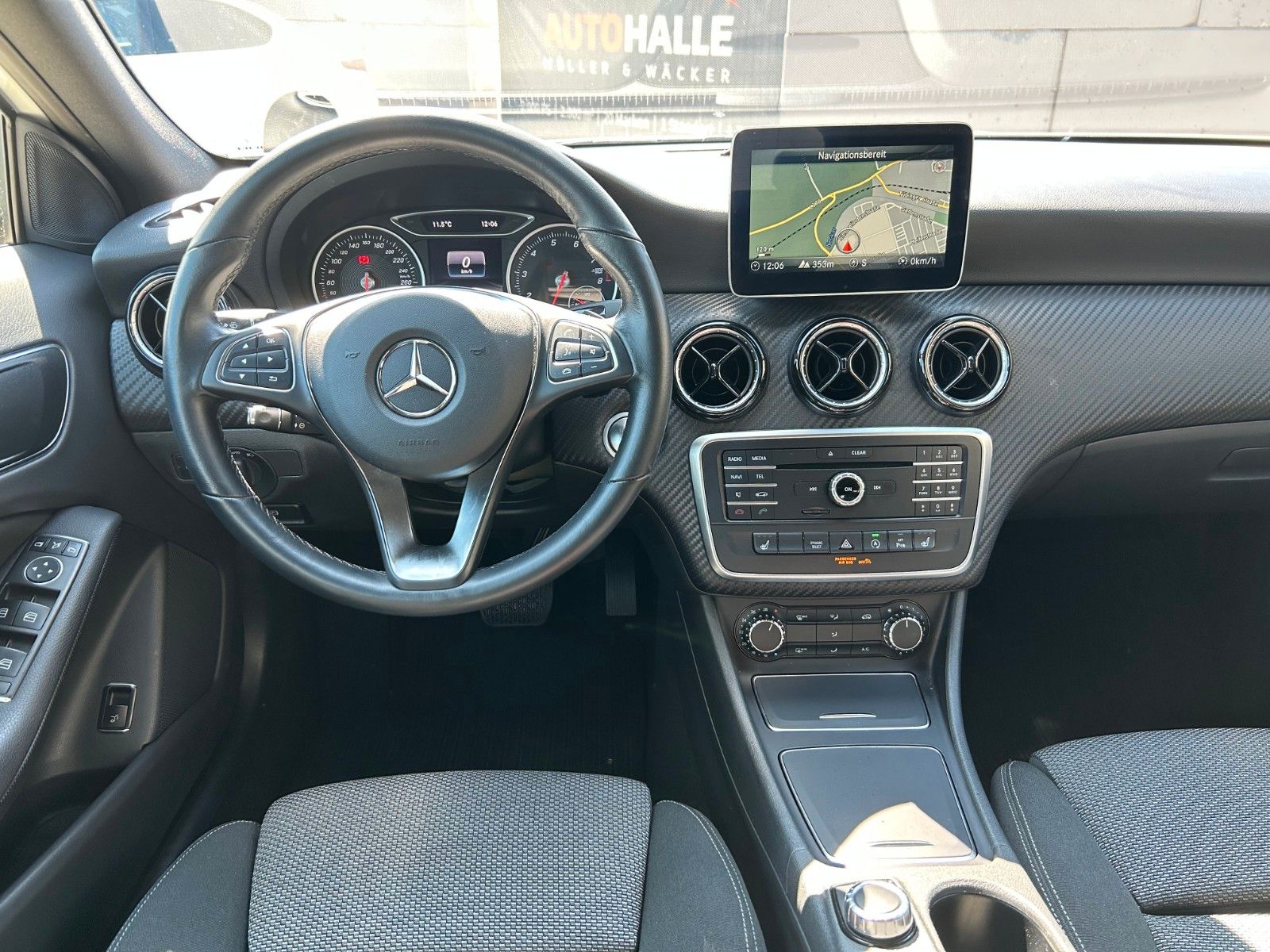 Fahrzeugabbildung Mercedes-Benz GLA 200 7-Gtronic Navi LED PDC SHZ 360° Kamera