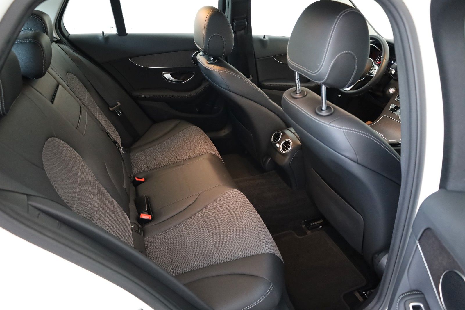 Fahrzeugabbildung Mercedes-Benz C 200 T 4M T.Leder,Navi,LED,SH,PDC,SR+WR