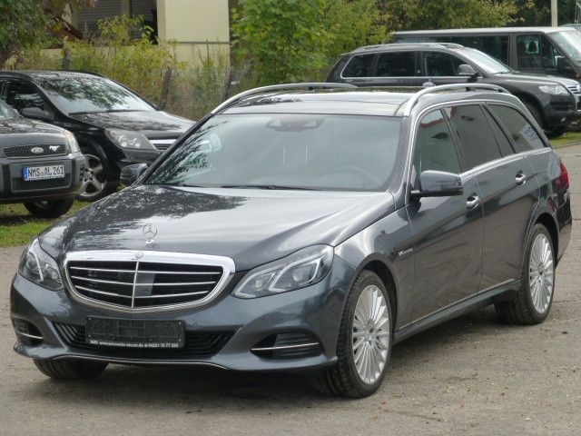 Mercedes-Benz E 500-LEICHTES TICKERN AM MOTOR(KETTE)SCHECKHEFT