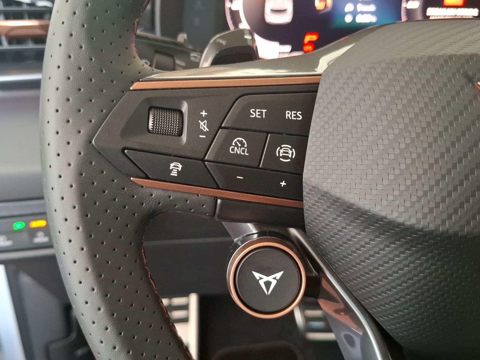 Fahrzeugabbildung SEAT Terramar eTSI Matrix Navi HUD ACC RFK SHZ 19"