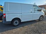 Volkswagen T5 Transporter Kasten 2.0 TDI KLIMA Regale - gebrauchte Volkswagen T5 Transporter aus dem Jahr 2011