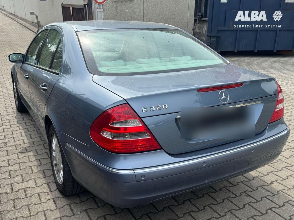 Mercedes-Benz E 320