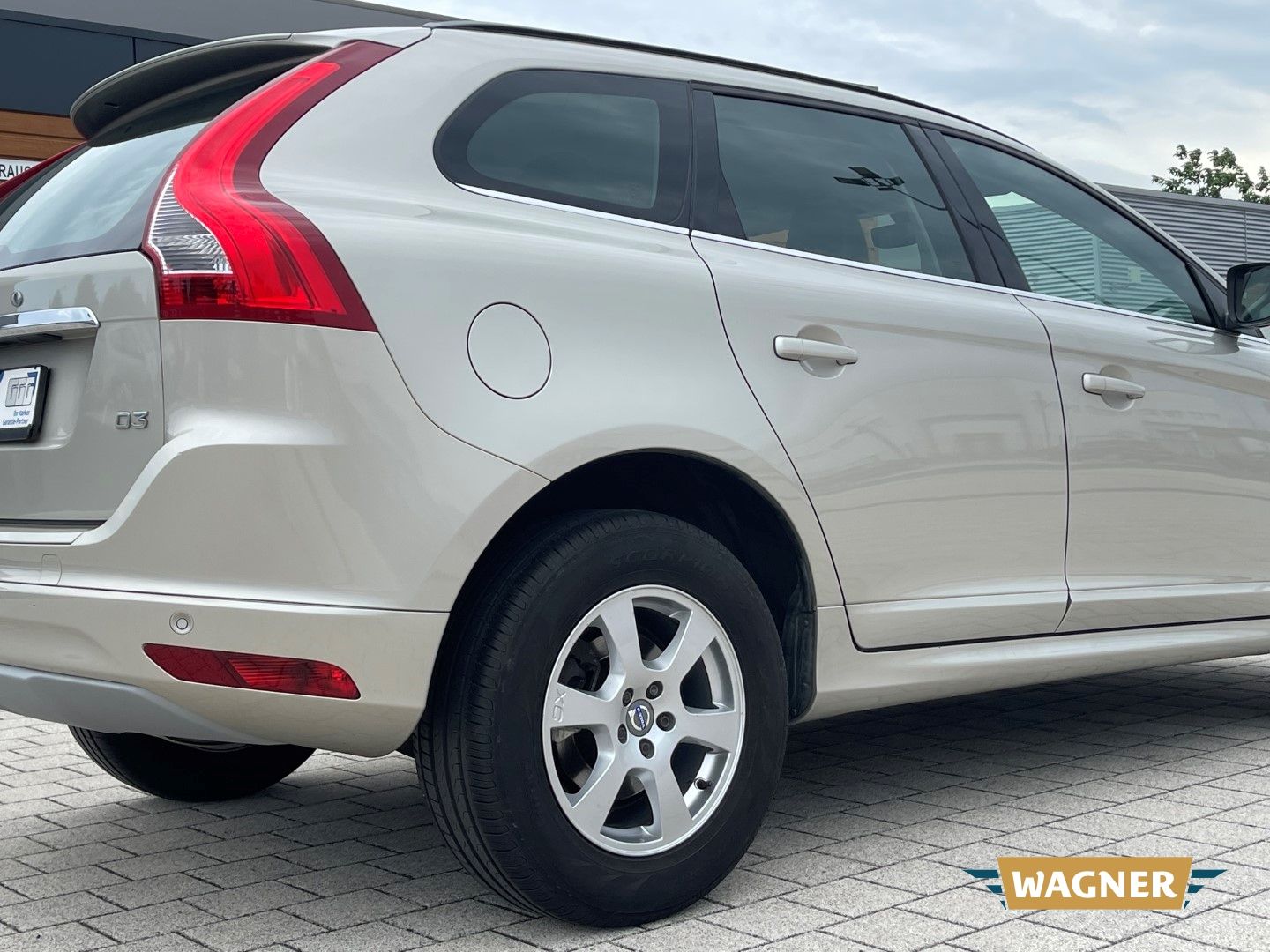 Fahrzeugabbildung Volvo XC60 Momentum 2WD Bi-Xenon SHZ 1-Hand