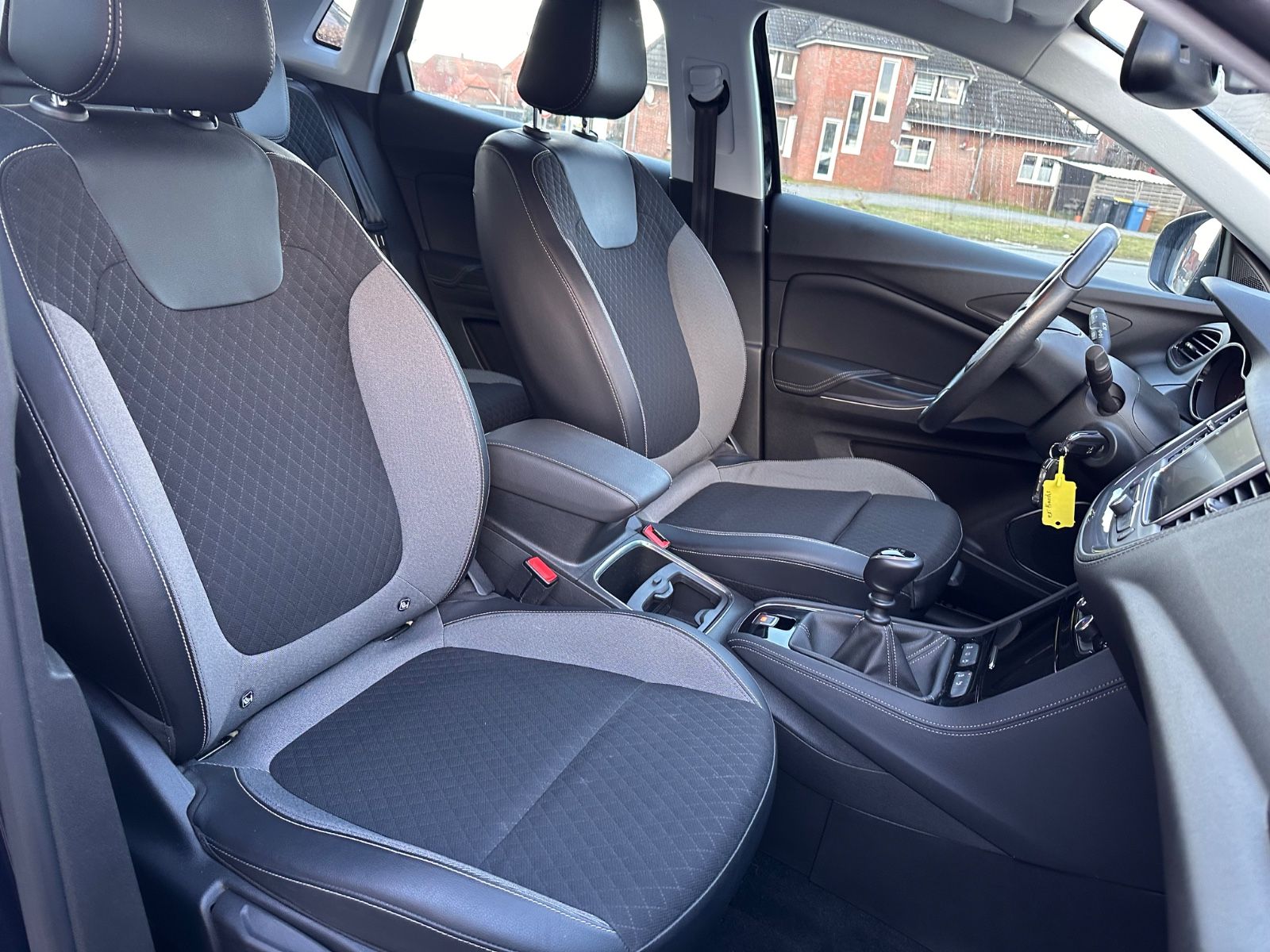 Fahrzeugabbildung Opel Grandland (X) 1.2 Turbo Navi/LED/SHZG/APP/GRA