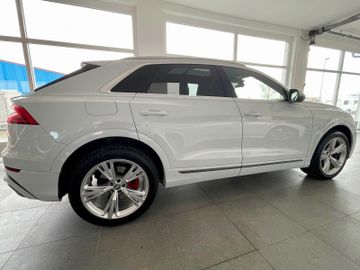 Audi Q8 - 10