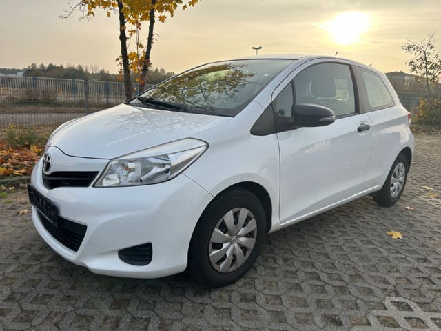 Toyota Yaris Basis. Erste Hand , Top Car/ Ohne Klima.