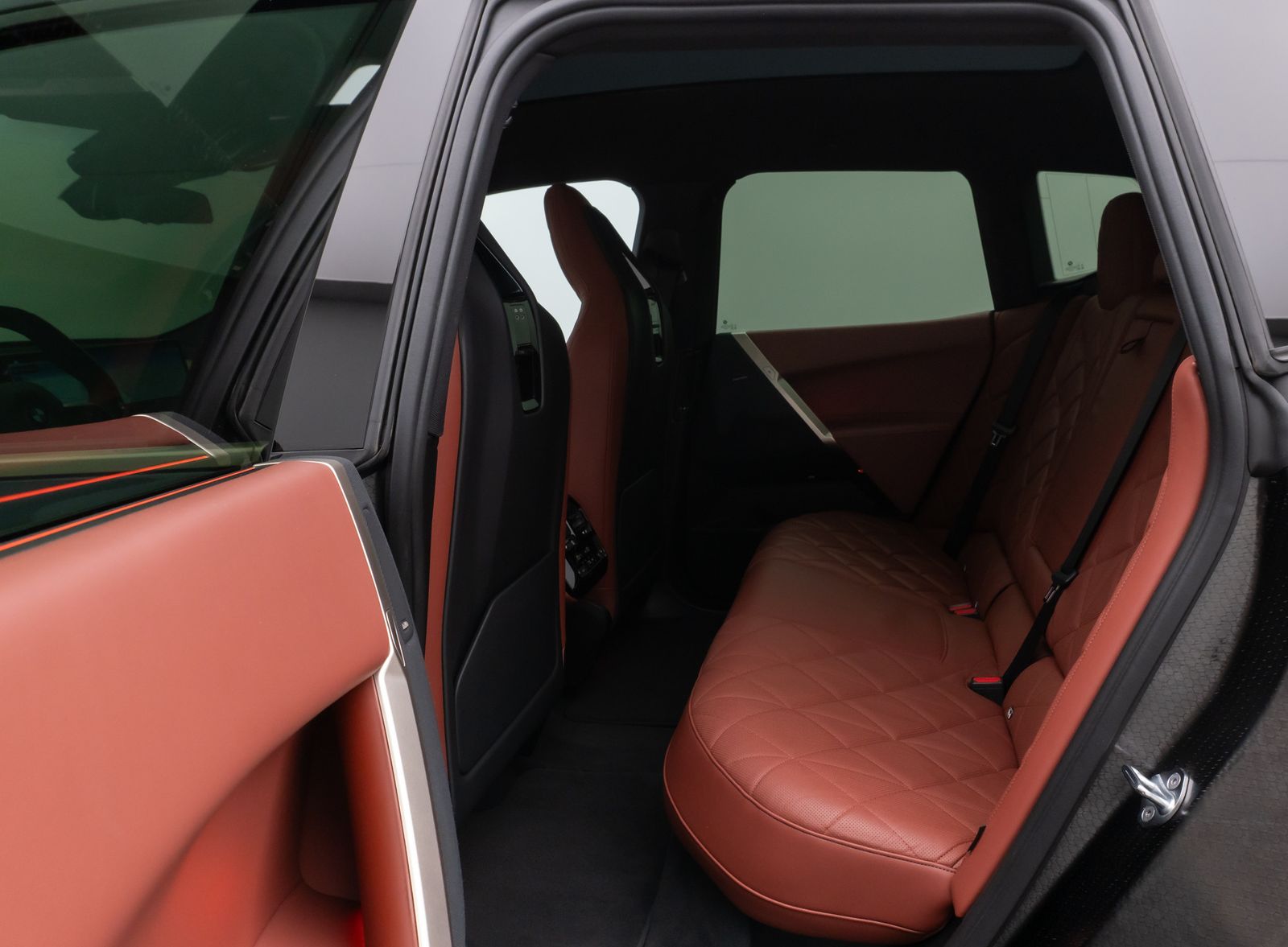 Fahrzeugabbildung BMW iX xD50 Sport Panorama 360°Laser H/K SoftCl 22"