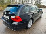 BMW 320 Baureihe 3 Touring 320i - BMW 320 aus 2008: 320i