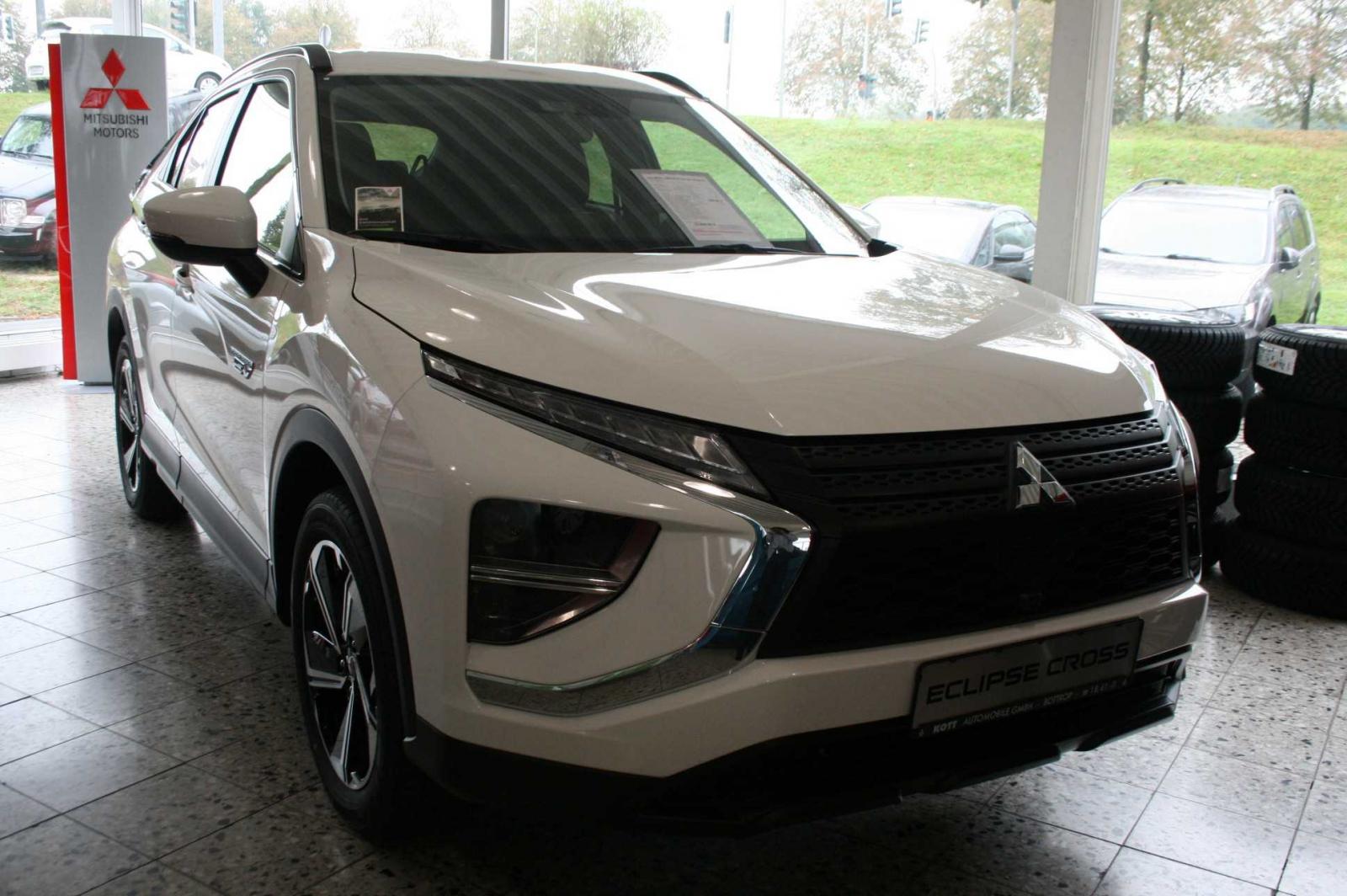 Mitsubishi Eclipse Cross Plug-in Hybrid BASIS 2.4 MIVEC 4WD