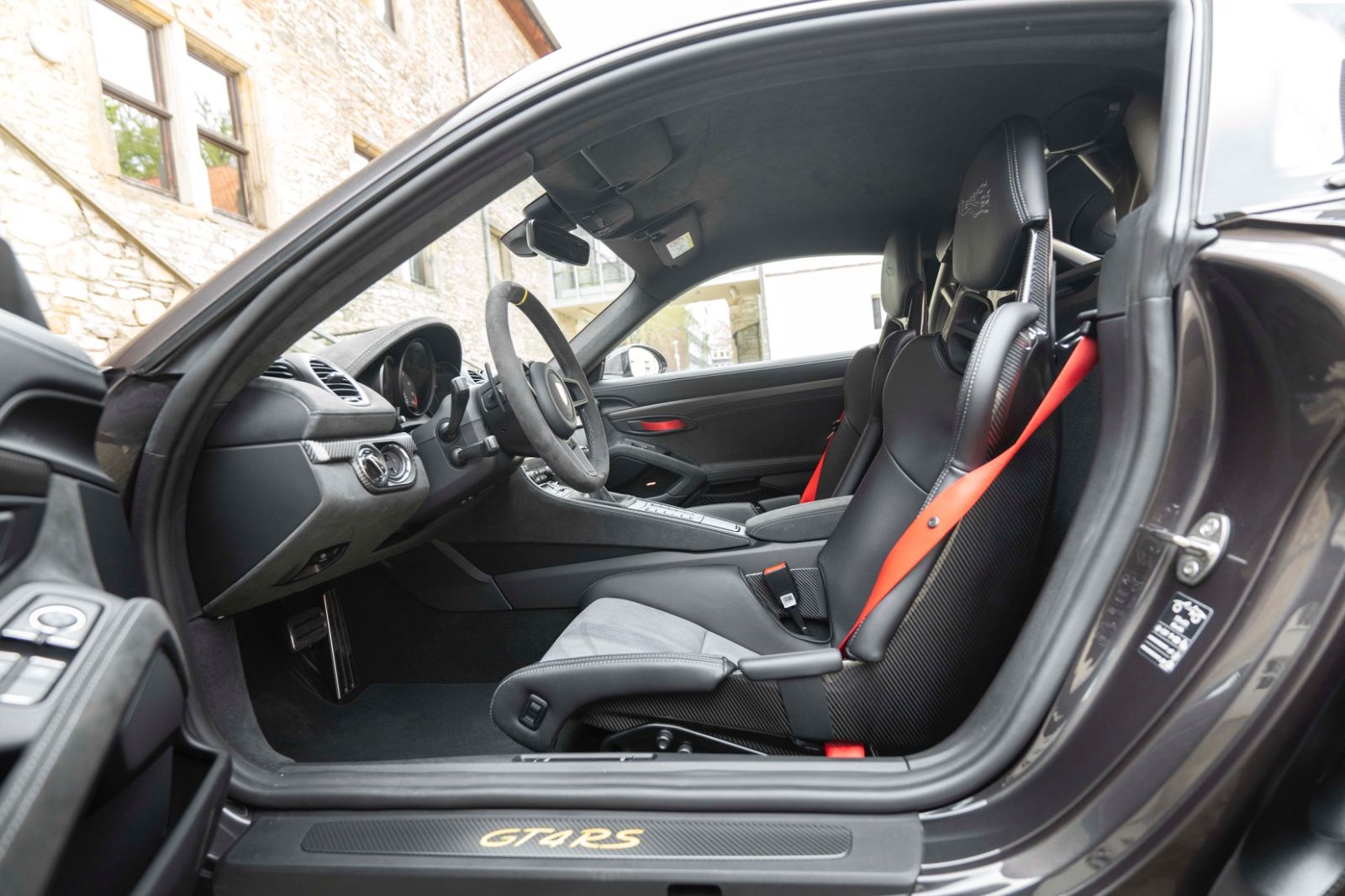 Fahrzeugabbildung Porsche Cayman GT4 RS WEISSACH LIFT BOSE PCCB MAGNESIUM