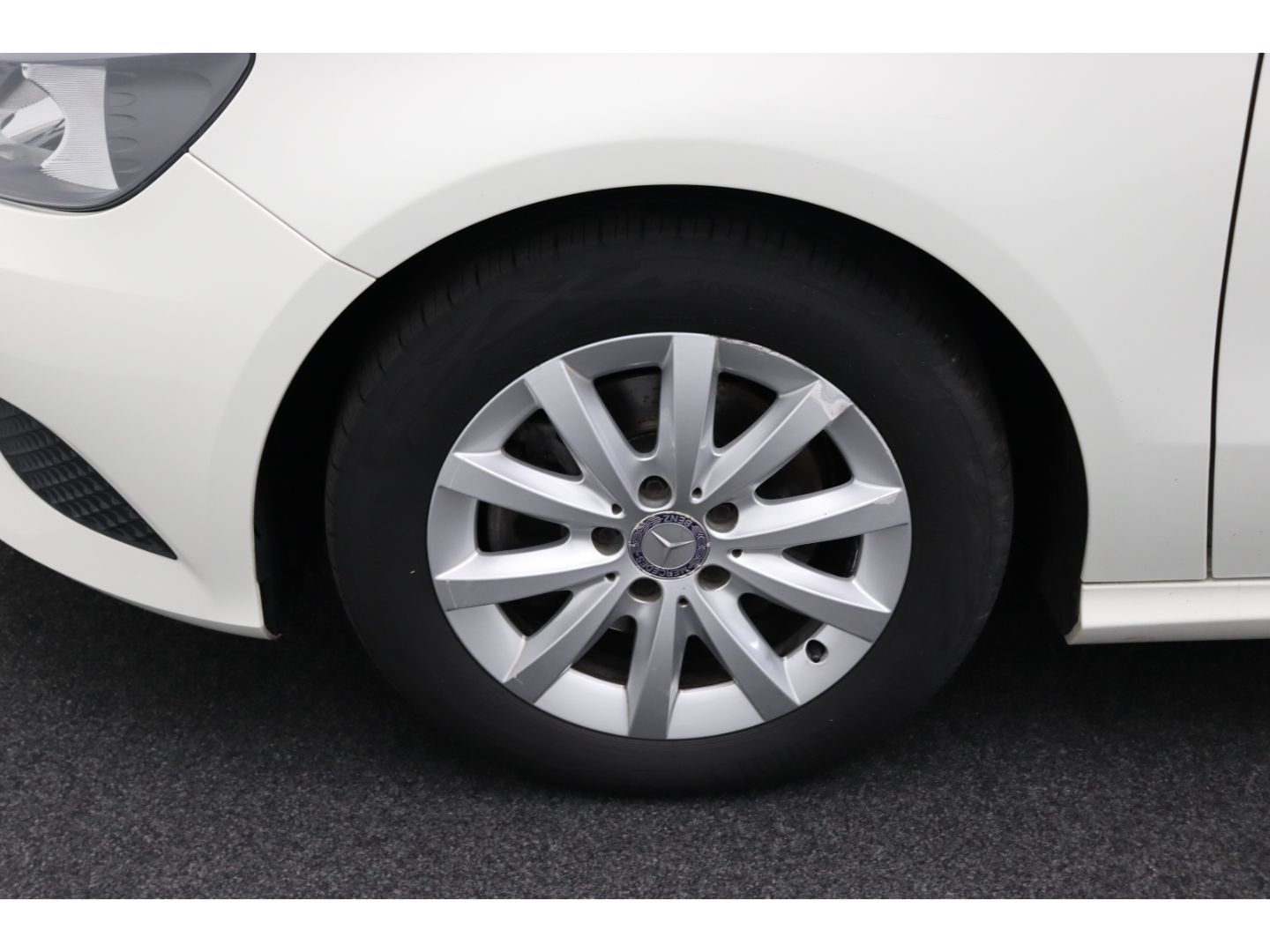 Fahrzeugabbildung Mercedes-Benz A 180 BlueEfficiency Kamera SHZ Teilleder