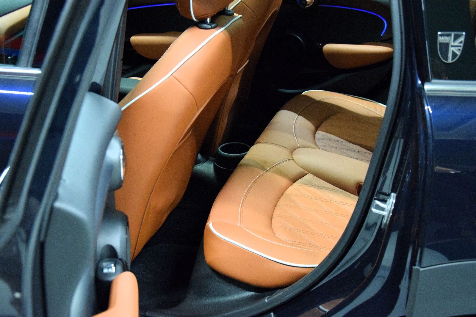 Fahrzeugabbildung MINI Cooper MINI Yours Trim Steptronic Pano Leder HuD