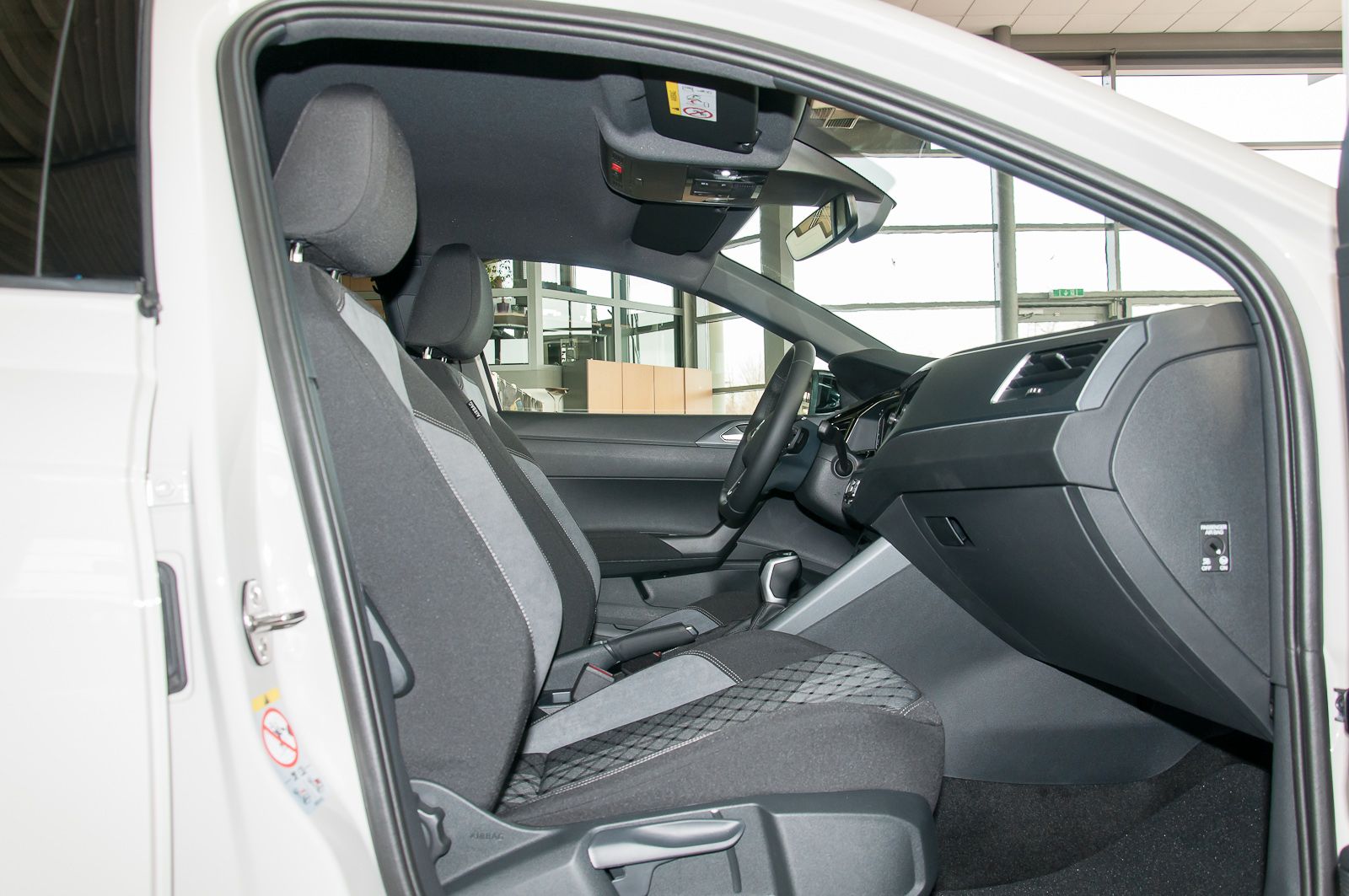 Fahrzeugabbildung Volkswagen Taigo R-Line 1.0 l TSI OPF 110 PS 7-Gang-DSG Nav