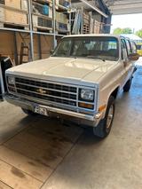 Chevrolet Suburban 4x4 - Chevrolet