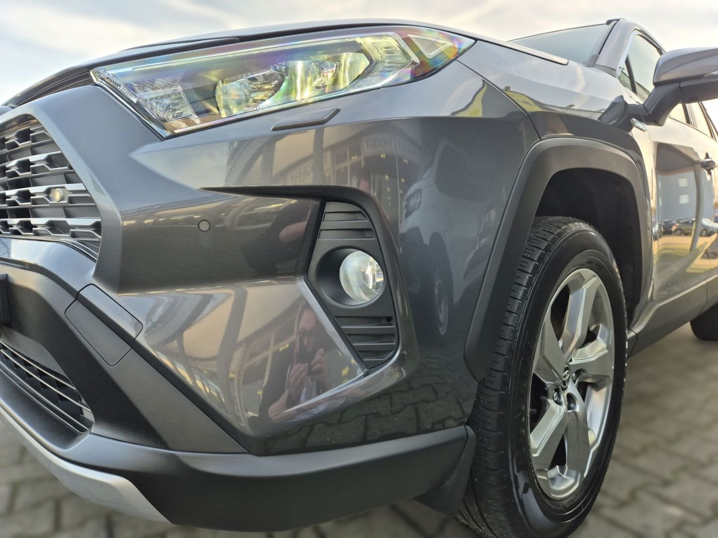 Fahrzeugabbildung Toyota RAV 4 4x2 Team D Hybrid 2.5 Navi LED ACC El. He