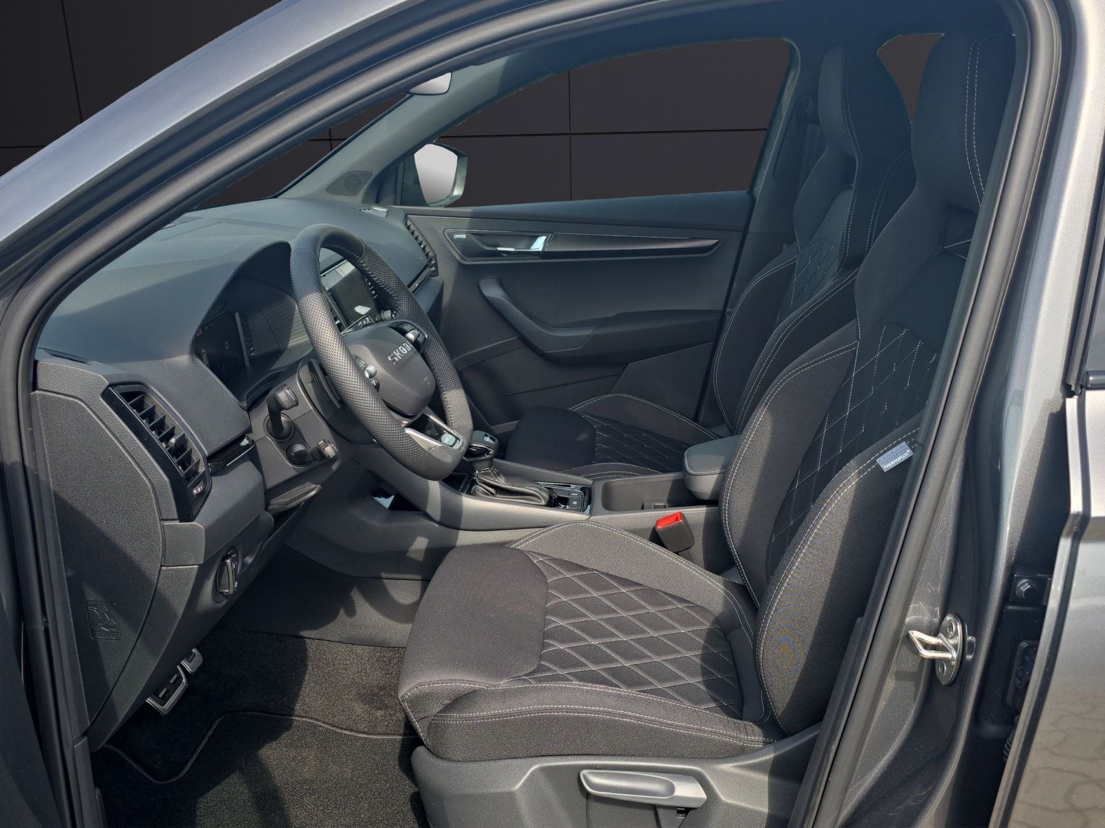 Fahrzeugabbildung SKODA Karoq Sportline 1.5 TSI DSG AHZ MATRIX NAVI ACC