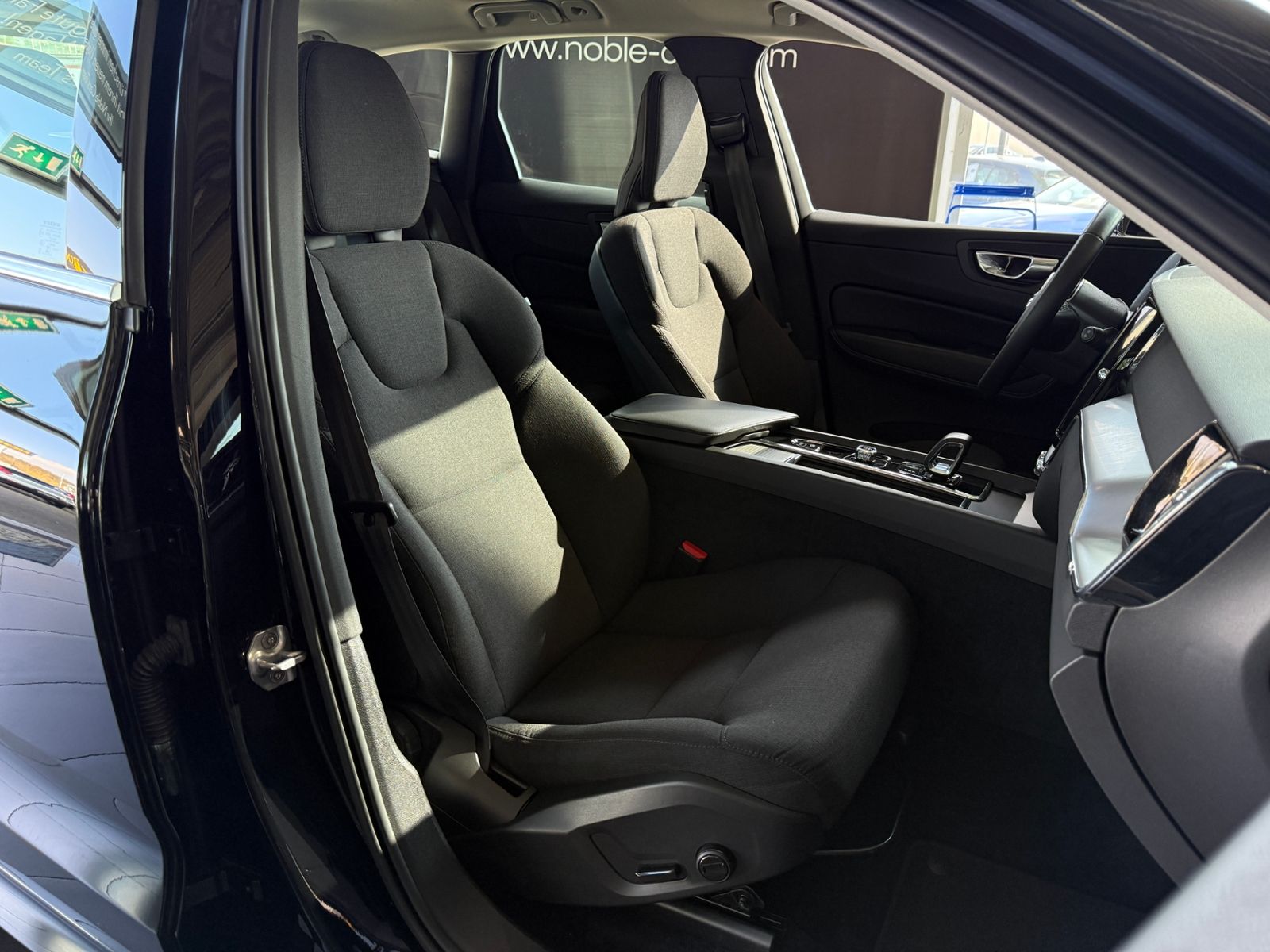 Fahrzeugabbildung Volvo XC60 Momentum Pro AHK LED RFK