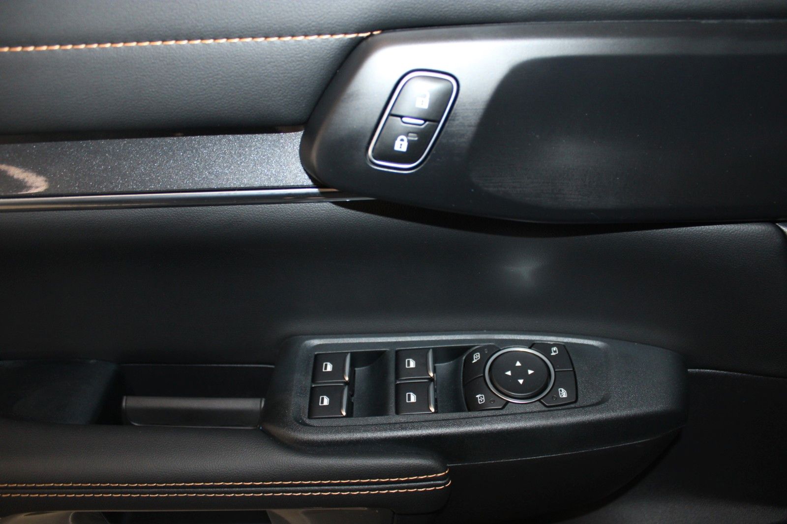 Fahrzeugabbildung Ford Ranger Wildtrak Automatik AHK LED STANDHEIZUNG