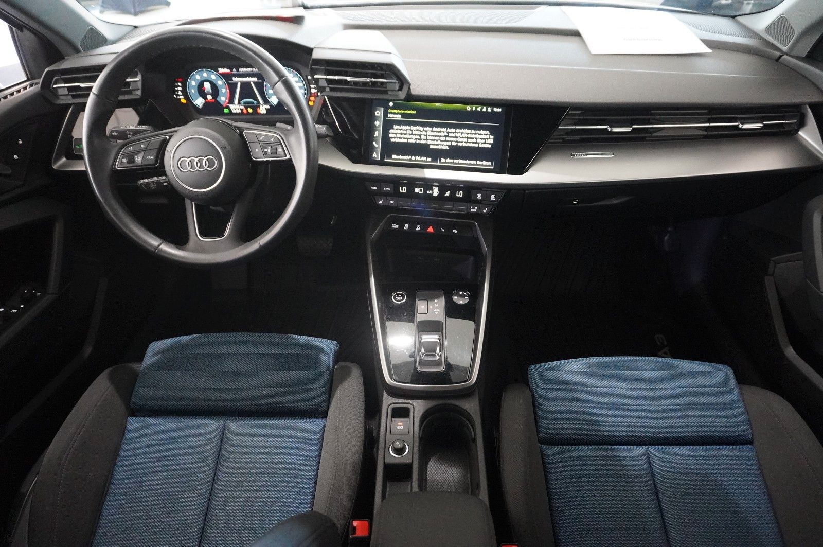 Fahrzeugabbildung Audi A3 Sportback 35 TFSI S-TRONIC NAVI/LED/SPORT/ACC