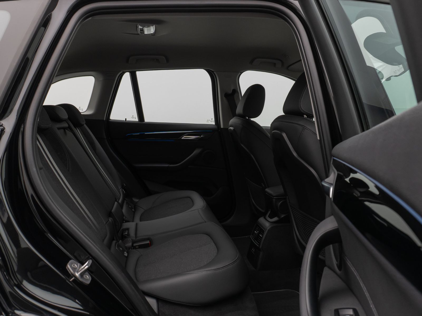 Fahrzeugabbildung BMW X1 xD25e Sport Line Kamera HUD DAB HiFi Komfort