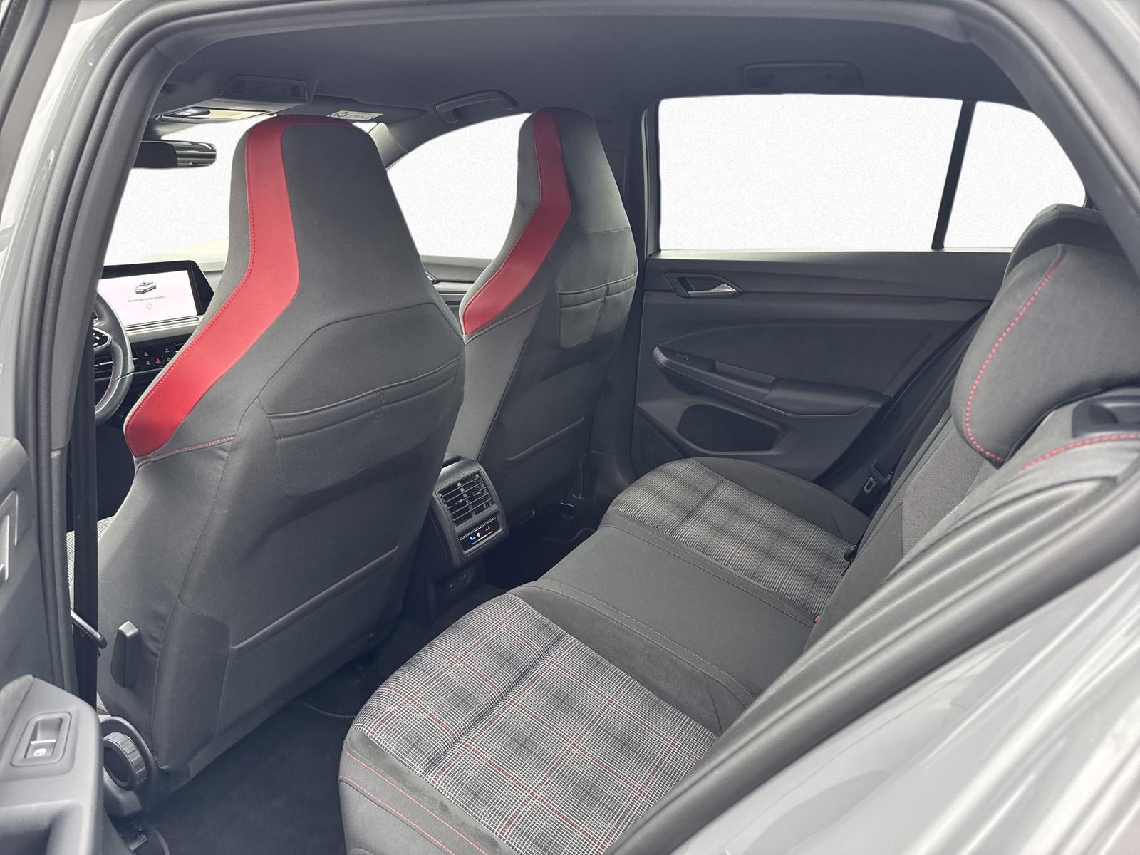 Volkswagen Golf VIII GTI 2.0 TSI 7-DSG NAVI KLIMA PDC