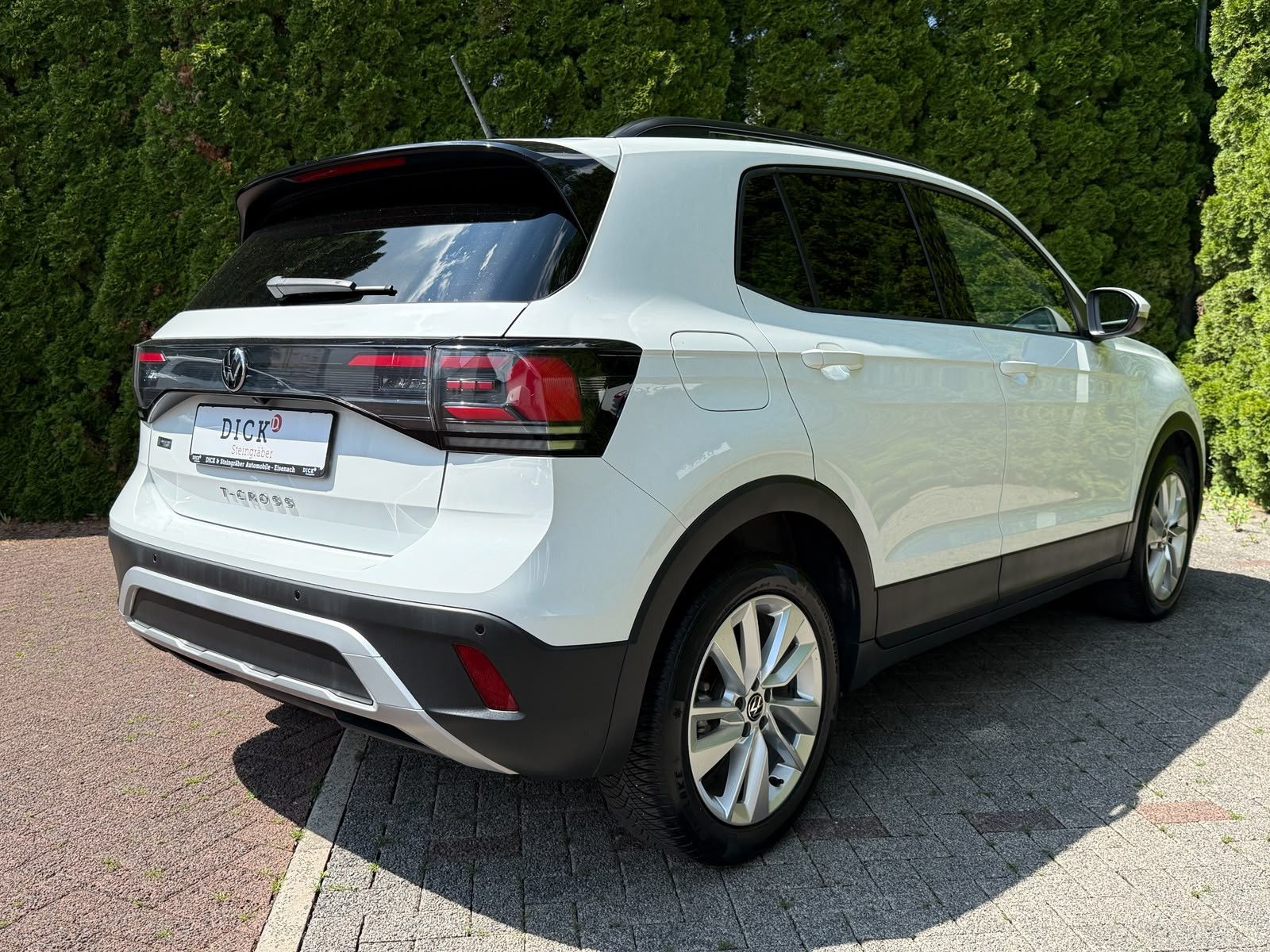 Fahrzeugabbildung Volkswagen T-Cross 1.0 TSI DSG Life LED+KAM+ACC+CARPL+SHZ+