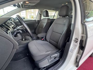 Volkswagen Golf - 11
