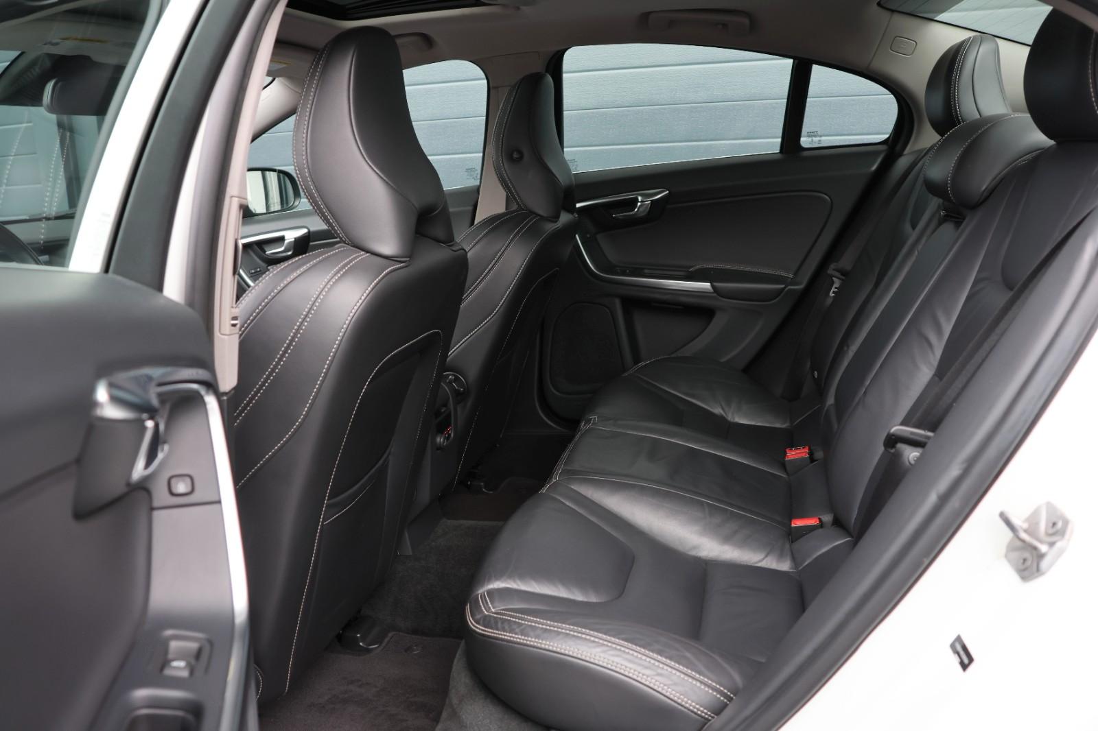 VOLVO S60 3.0L T6 AWD R-DESIGN / ACC / 4XSHZ / LHZ / CAMÉRA / 19 | 347 ch | BVA | PACK SPORT | RÉGLAGE ÉLECTRIQUE DES SIÈGES AVEC FONCTION MÉMOIRE | TOIT OUVRANT