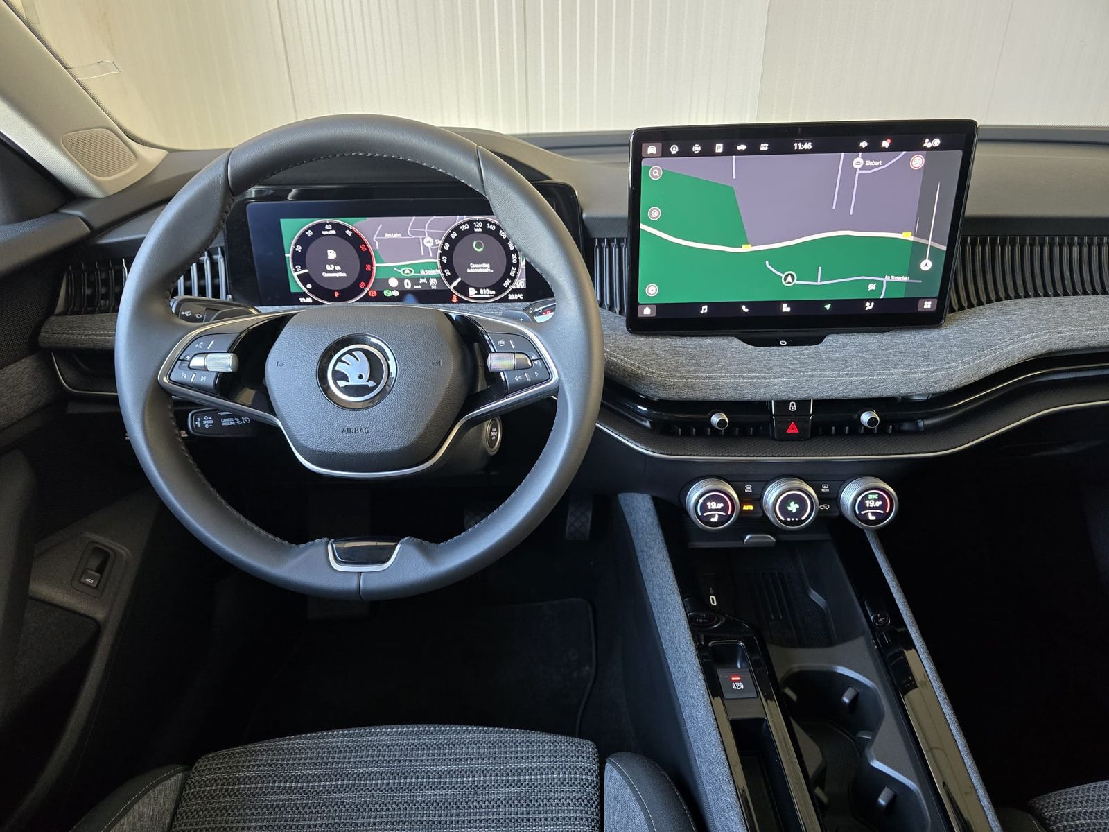 Fahrzeugabbildung SKODA Superb 2.0 TDI 4x4 Selection MATRIX*AHK*PANO*19"