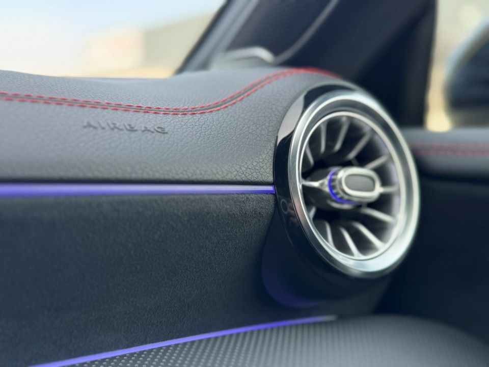 Fahrzeugabbildung Mercedes-Benz CLA 35 AMG 4Matic Burmester Allwetterreifen