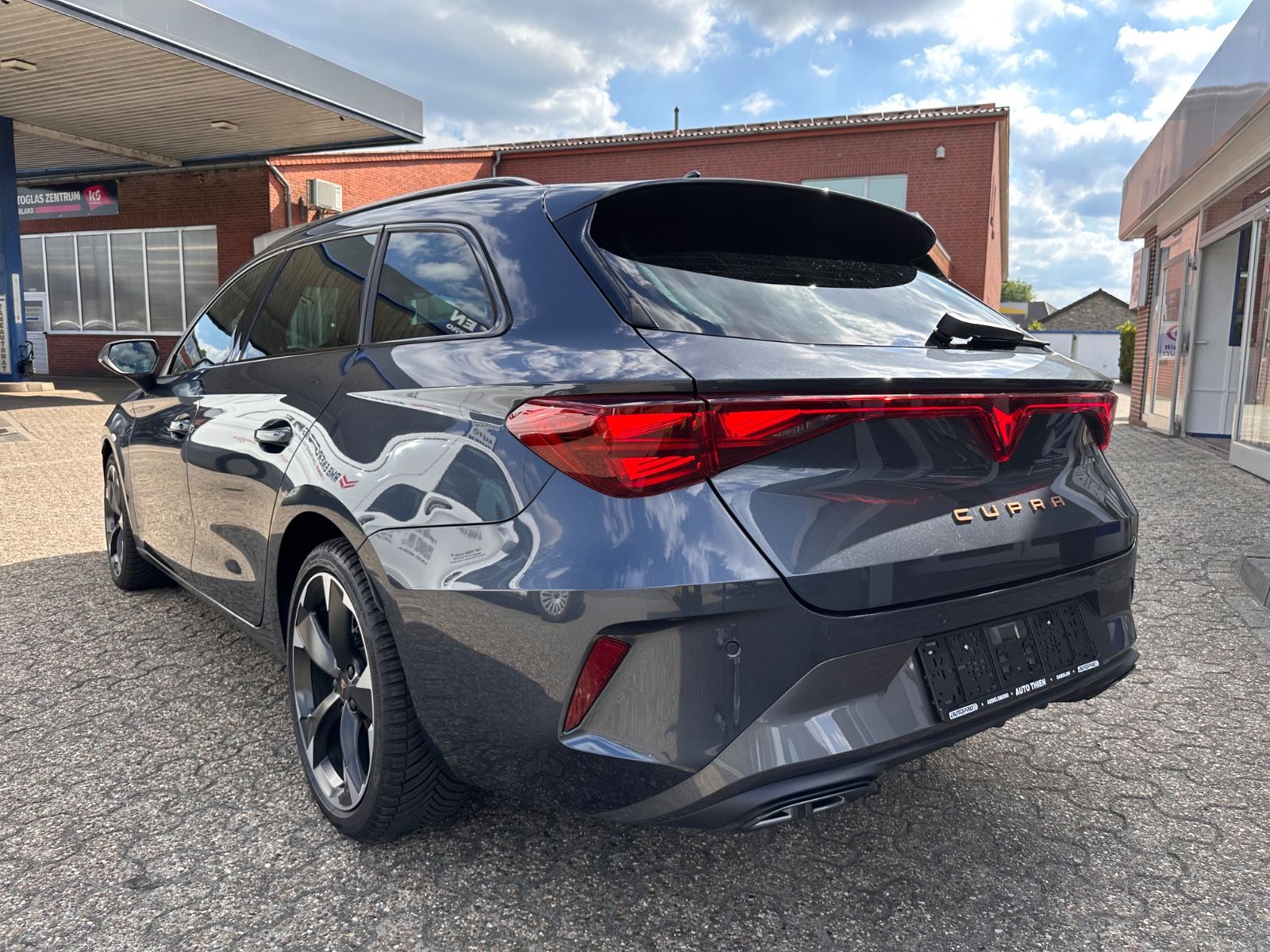 Fahrzeugabbildung CUPRA Leon Sportstourer 2.0 TDI DSG GJR/AHK/ACC/LED
