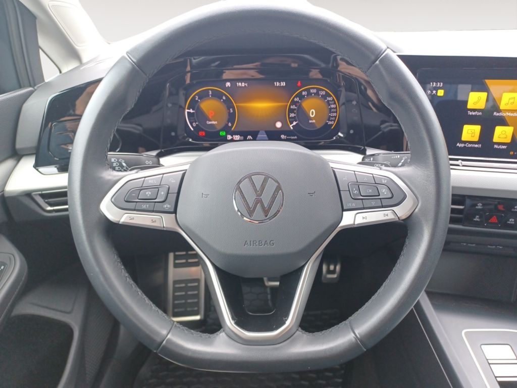 Fahrzeugabbildung Volkswagen Golf 2.0 TDI DSG Life Navi, AHZV, ACC, Kamera