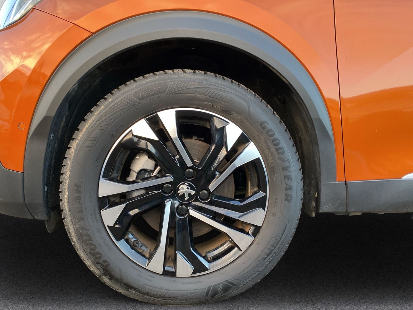 Fahrzeugabbildung Peugeot 2008 e- GT Elektromotor 136 *Sitzheizung*ACC*Kam