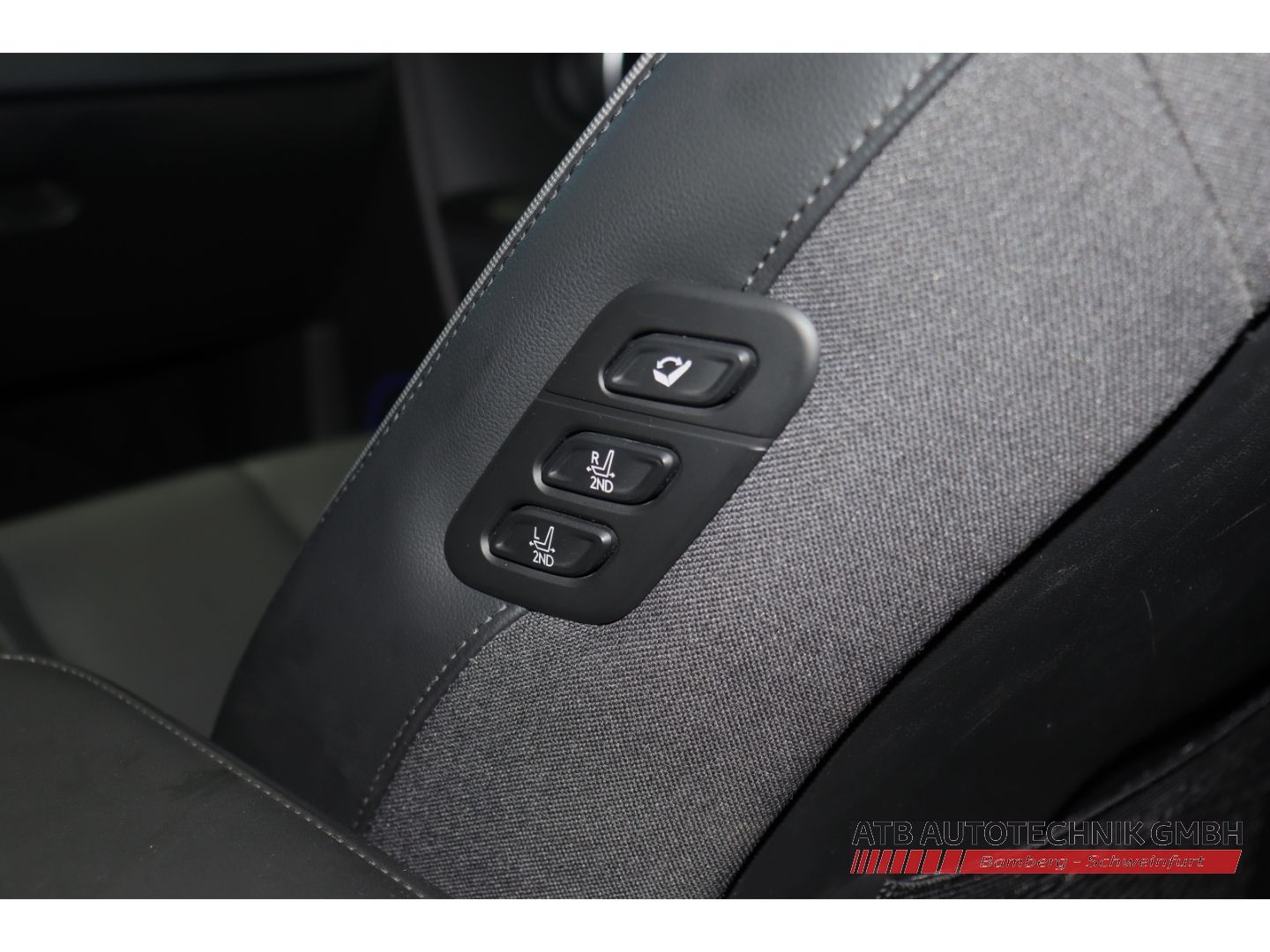 Fahrzeugabbildung Hyundai IONIQ 5 77,4 kWh 4WD SOH 98,6% UNIQ +Relax +20-Z