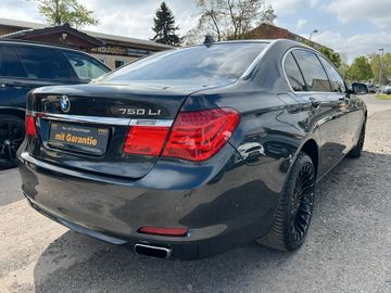 BMW 750 - 11