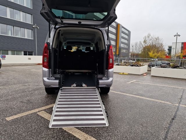 Fahrzeugabbildung Fiat Doblò Kombi L2 L2 Länge2 Autom. Rollstuhlgerecht