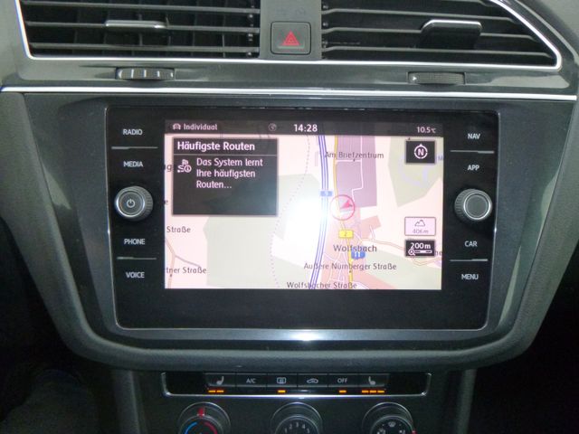 Fahrzeugabbildung Volkswagen Tiguan 2,0 TDI 4Motion >AUT/NAV/KAM/SHZ/ACC<