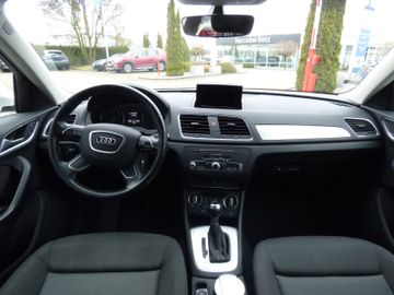 Bild 11 Audi Q3 1.4 TFSI Basis, S-Line, Navi, AHK