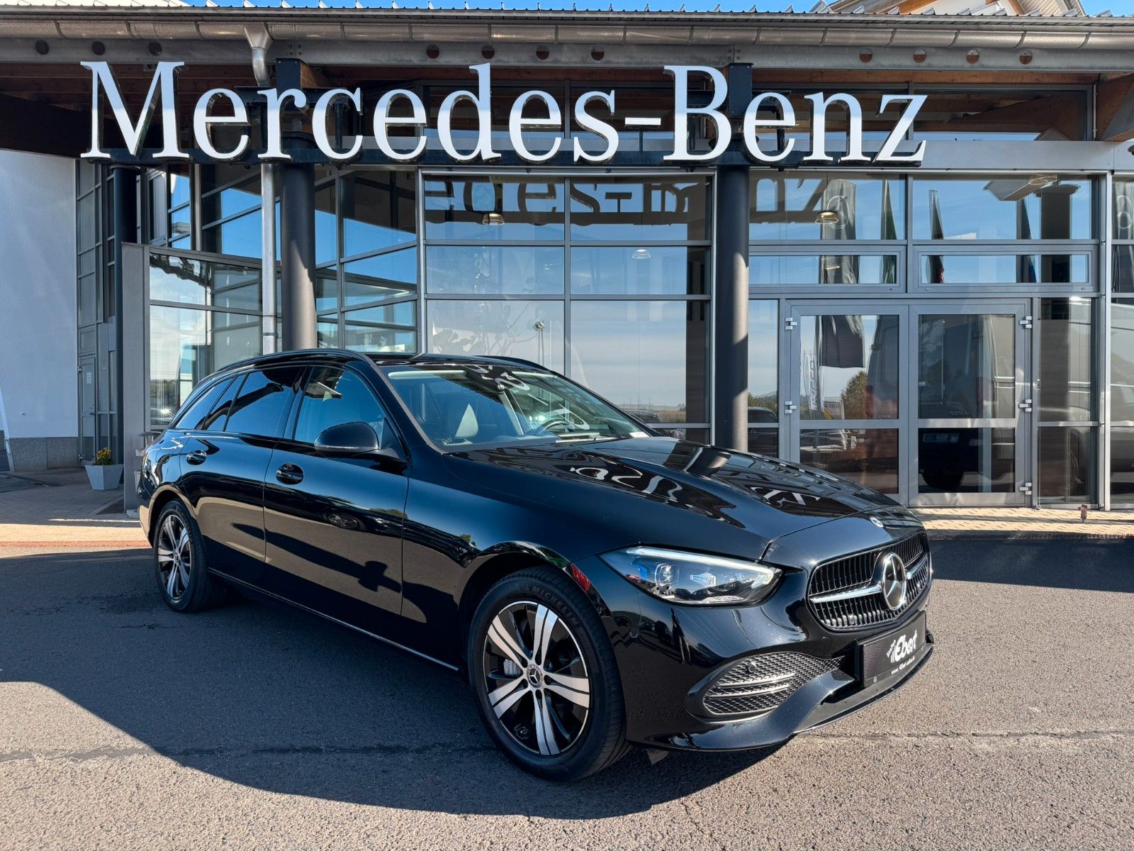 Fahrzeugabbildung Mercedes-Benz C 300e T Avantgarde AHK+Distr+Night+Ambiente+RFK