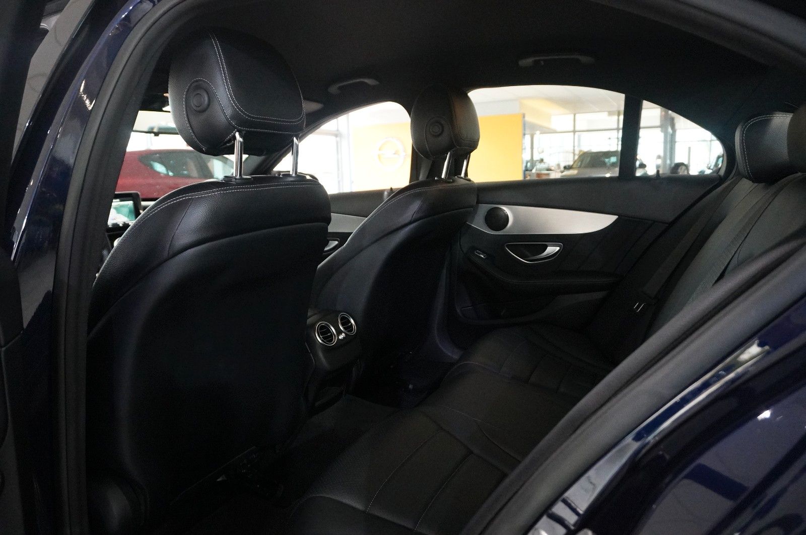 Fahrzeugabbildung Mercedes-Benz C 200 LIM. AMG LINE NAVI/LED/KAMERA/SH/SPORT/AHK