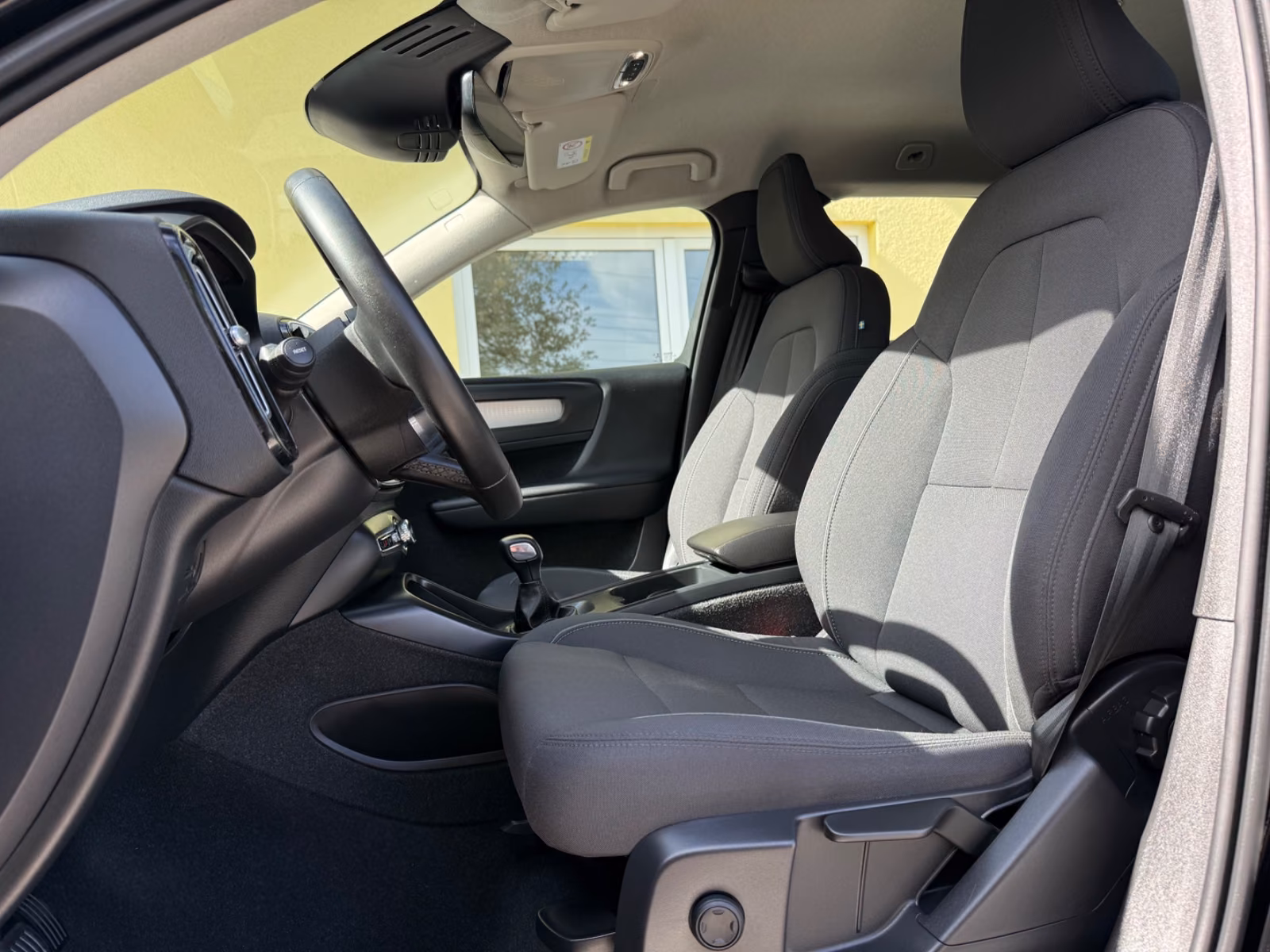 Volvo XC 40 Momentum Pro 2WD-LED-AHK-Kamera
